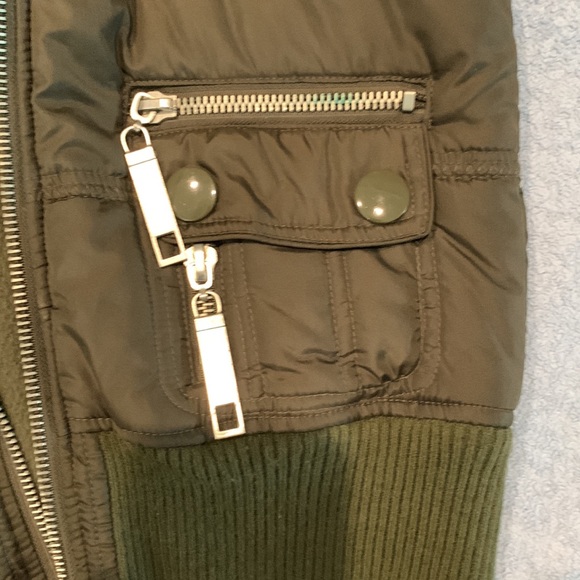 Seventy seven army green vest. Zip up button on hoodie - Picture 4 of 5